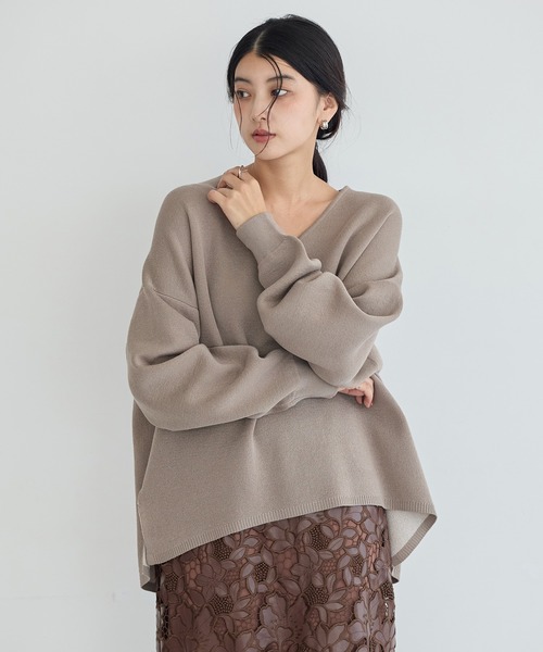 YECCA VECCA(イェッカヴェッカ)の「Vネック配色デザインニット(ニット/セーター・レディース・モカ/パープル/ブラック・FREE)」の6枚目の写真