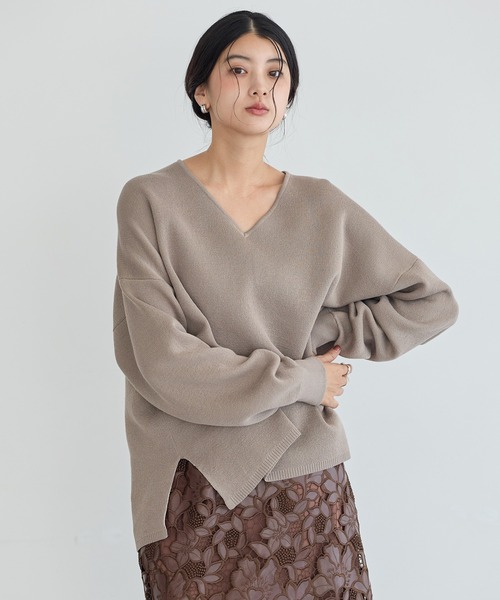 YECCA VECCA(イェッカヴェッカ)の「Vネック配色デザインニット(ニット/セーター・レディース・モカ/パープル/ブラック・FREE)」の4枚目の写真