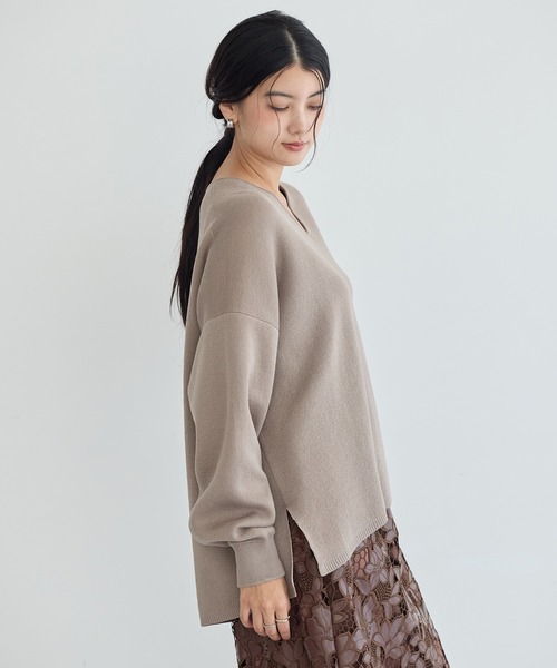 YECCA VECCA(イェッカヴェッカ)の「Vネック配色デザインニット(ニット/セーター・レディース・モカ/パープル/ブラック・FREE)」の8枚目の写真