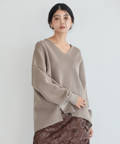 YECCA VECCA(イェッカヴェッカ)の「Vネック配色デザインニット(ニット/セーター・レディース・モカ/パープル/ブラック・FREE)」の5枚目の写真