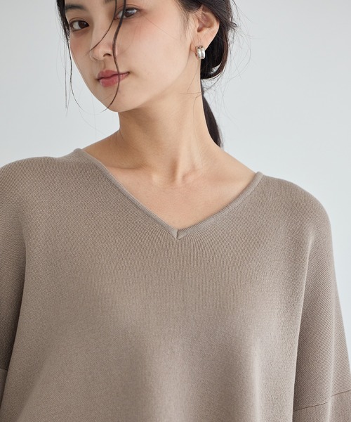 YECCA VECCA(イェッカヴェッカ)の「Vネック配色デザインニット(ニット/セーター・レディース・モカ/パープル/ブラック・FREE)」の10枚目の写真