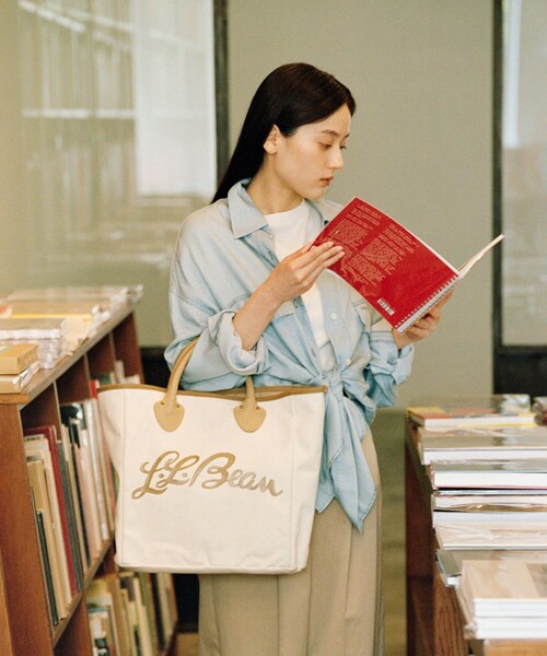 SALON adam et rope'(サロン アダム エ ロペ)の「【L.L.Bean for SALON(エル・エル・ビーン)】別注スクエアトートバッグ(トートバッグ・レディース・キナリ・FREE)」の4枚目の写真