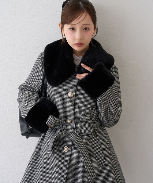 continuer de NICE CLAUP（コンティニューデナイスクラップ）の「フェイクファー付2wayミドルコート（その他アウター・レディース・チャコールグレー/ブラック/ベージュ/アイボリー/その他1/ブラック系その他・FREE）」の6枚目の写真