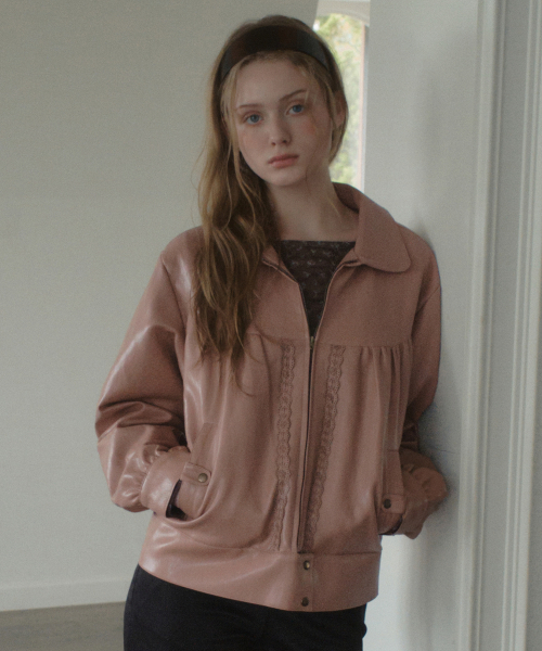 OURNOSTALGIA(アワー ノスタルジア)の「Annette Shirring Leather Jacket_Dusty Pink(OB6OT06)(ライダースジャケット・レディース・ピンク・FREE)」の3枚目の写真