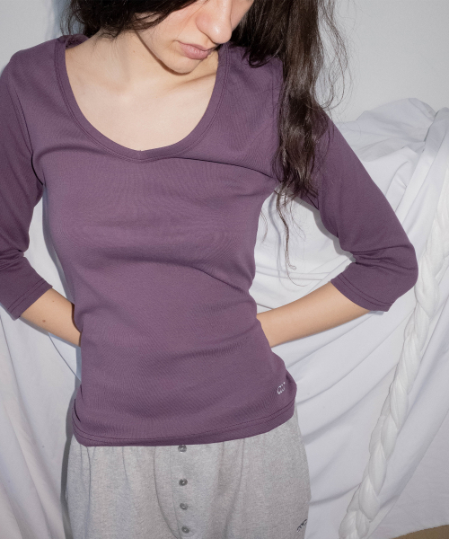 CHICKS(チックス)の「Vネック 7分袖 スリムTシャツ パープル(Tシャツ/カットソー・レディース・パープル・ONE SIZE)」の4枚目の写真