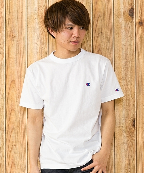 Champion(チャンピオン)の「ワンポイントクルーネックTシャツ(Tシャツ/カットソー・メンズ・ホワイト/レッド/ネイビー/オレンジ/グレー/チャコールグレー/ワイン/ゴールド/ロイヤルブルー/ブラック/カーキ/ターコイズブルー/アーミー・SMALL/X-LARGE/MEDIUM/LARGE)」の2枚目の写真