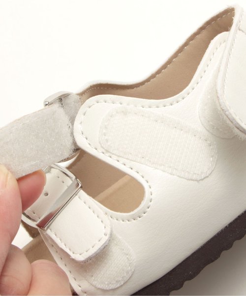 Ampersand（アンパサンド）の「ベビーダブルベルトサンダル（サンダル・キッズ・シルバー/ブラウン/オフホワイト・13.5/14.5/13/14/15 ）」の11枚目の写真
