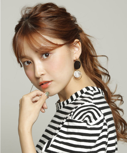 PLAIN CLOTHING(プレーンクロージング)の「ウッドアシンメトリーピアス【PLAIN CLOTHING】(ピアス(両耳用)・レディース・ブラウン/カーキ/ブラック・FREE)」の2枚目の写真