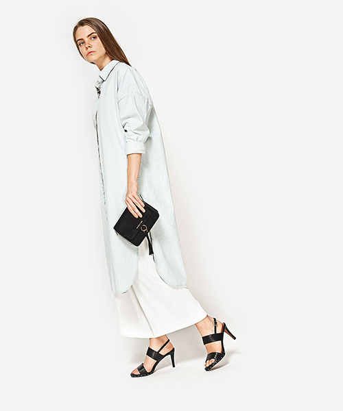 CHARLES & KEITH（チャールズ & キース）の「タッセルディテールショルダーバッグ / TASSEL-DETAIL SHOULDER BAG（ショルダーバッグ・レディース・レンガ/ブラック/アイボリー・S）」の7枚目の写真