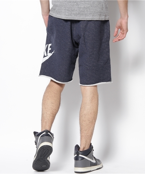 NIKE(ナイキ)の「アラムナイショーツ スウェットパンツ(その他パンツ・メンズ・ブラック/グレー・LARGE/SMALL/MEDIUM)」の4枚目の写真