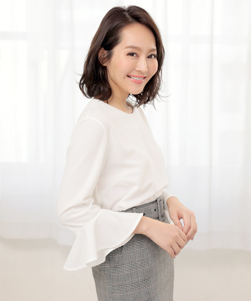 KOBE LETTUCE（コウベレタス）の「お手入れ簡単♪オトナの高見え「Tブラウス」♪[スキッパー/バルーン/フレアスリーブ]選べる3typeブラウス/レディーストップス[C3128]神戸レタス（シャツ/ブラウス・レディース・ホワイト系その他/ベージュ系その他/ピンク系その他/レッド系その他/パープル系その他/グリーン系その他/グレー系その他/イエロー系その他/ブルー系その他/ブラック系その他/ホワイト系その他2/ベージュ系その他2/ピンク系その他2/レッド系その他2/パープル系その他2/グリーン系その他2/グレー系その他2/イエロー系その他2/ブルー系その他2/ブラック系その他2/ホワイト系その他3/ベージュ系その他3/ピンク系その他3/レッド系その他3/パープル系その他3/グリーン系その他3/グレー系その他3/イエロー系その他3/ブルー系その他3/ブラック系その他3・FREE）」の4枚目の写真