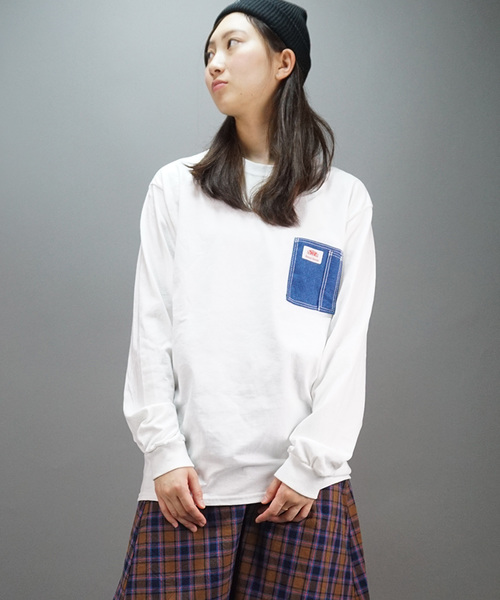 ROUND HOUSE（ラウンドハウス）の「【ROUND HOUSE】 ロゴパッチデニムポケットロングスリーブTシャツ（Tシャツ/カットソー・メンズ・ワイン/パープル/ホワイト/ブラック/ネイビー/オリーブ/オレンジ/グレー・L/XL/S/M）」の3枚目の写真