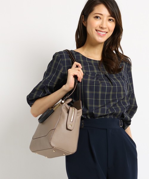 Sunauna(スーナウーナ)の「【洗える】タックスリーブチェックブラウス(シャツ/ブラウス・レディース・ベージュ/ネイビー・34/38/40)」の1枚目の写真