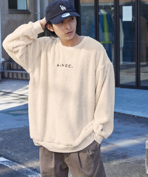 KANGOL（カンゴール）の「MONO-MART×KANGOL カンゴール ビッグシルエット ボア  クルーネックスウェット（スウェット・メンズ・ブラック/ベージュ/ネイビー/オフホワイト/パープル系その他/ブラック系その他/アイボリー/オリーブ/ブラウン/ライトグレー/グリーン系その他/ベージュ系その他/グレイッシュベージュ/ダークブラウン/ホワイト系その他/グレイッシュブルー/ブラウン系その他/グレー・FREE）」の5枚目の写真