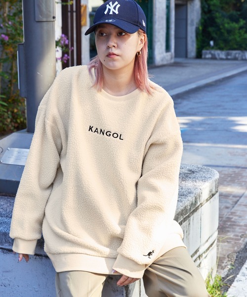 KANGOL（カンゴール）の「MONO-MART×KANGOL カンゴール ビッグシルエット ボア  クルーネックスウェット（スウェット・メンズ・ブラック/ベージュ/ネイビー/オフホワイト/パープル系その他/ブラック系その他/アイボリー/オリーブ/ブラウン/ライトグレー/グリーン系その他/ベージュ系その他/グレイッシュベージュ/ダークブラウン/ホワイト系その他/グレイッシュブルー/ブラウン系その他/グレー・FREE）」の4枚目の写真