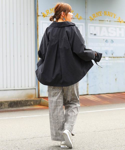 Fashion Letter（ファッションレター）の「オーバーシルエット キャンディ袖ショートトレンチコート ライトアウター（トレンチコート・レディース・ブラック/ベージュ/サンドベージュ/キャメル/ダークカーキ/スモークピンク/ベージュ系その他/テラコッタ/ブラウン・M/L）」の15枚目の写真