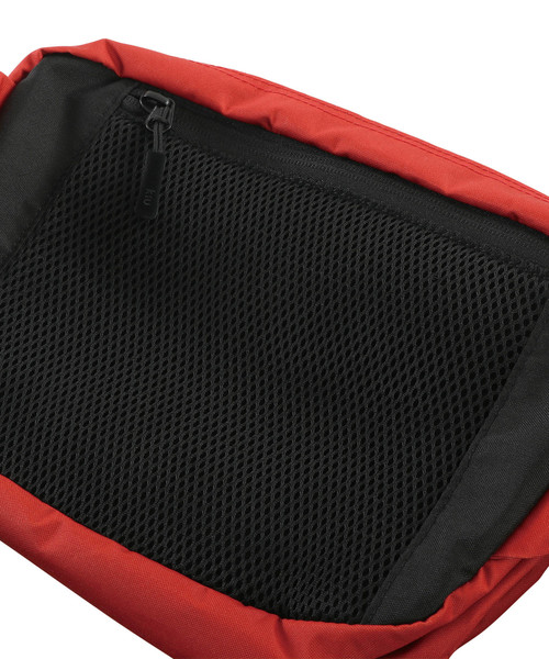 KiU（キウ）の「300Dボディバッグ（ボディバッグ/ウエストポーチ・メンズ・パープル/ターコイズブルー/イエロー/ブラック/ベージュ/カーキ/レッド・FREE）」の9枚目の写真