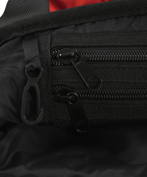 KiU（キウ）の「300Dボディバッグ（ボディバッグ/ウエストポーチ・メンズ・パープル/ターコイズブルー/イエロー/ブラック/ベージュ/カーキ/レッド・FREE）」の11枚目の写真