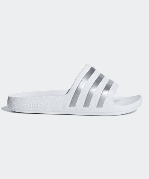 adidas（アディダス）の「アディレッタアクア [ADILETTE AQUA K] アディダス（キッズ/子供用） / アディダス adidas（サンダル・キッズ・ブラック×ホワイト/ホワイト×シルバー/ホワイト×ピンク/ブルー・17.0cm/18.0cm/19.0cm/20.0cm/21.0cm/22.0cm/23.0cm/18cm/24.0cm/25.0cm）」の3枚目の写真