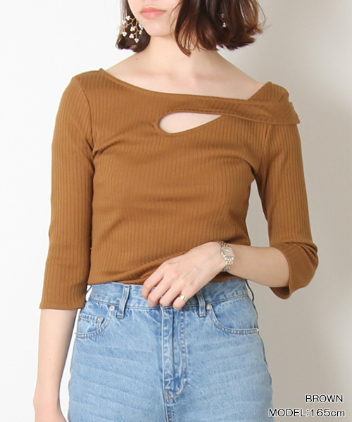 RANDA（ランダ）の「ストラップデザイントップス（Tシャツ/カットソー・レディース・ブラック/ブラウン/グリーン/グレイッシュベージュ・FREE）」の3枚目の写真