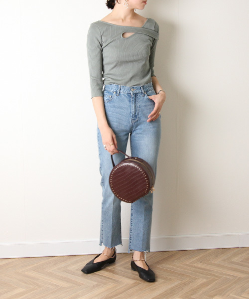 RANDA（ランダ）の「ストラップデザイントップス（Tシャツ/カットソー・レディース・ブラック/ブラウン/グリーン/グレイッシュベージュ・FREE）」の10枚目の写真
