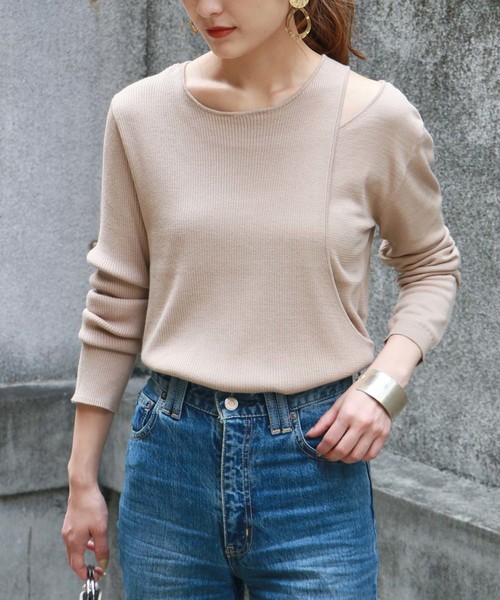 HER CLOSET（ハークローゼット）の「【HERCLOSET】アシメレイヤード肩スリットニット（ニット/セーター・レディース・オフホワイト/ブラック/ベージュ/キャメル/ブルーグリーン/ワインレッド・M）」の4枚目の写真