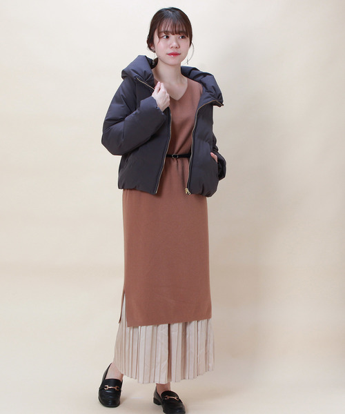 TRUDEA(トルディア)の「総針編み Vネックニットワンピース(ワンピース・レディース・ブラウン/グリーン/ブラック/アイボリー/グレー・MEDIUM/LARGE)」の14枚目の写真