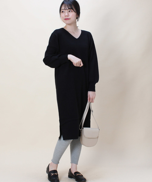 TRUDEA(トルディア)の「総針編み Vネックニットワンピース(ワンピース・レディース・ブラウン/グリーン/ブラック/アイボリー/グレー・MEDIUM/LARGE)」の11枚目の写真