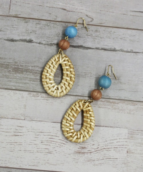 JUGLANS(ユグランス)の「【JUGLANS】デザインピアス(ピアス(両耳用)・レディース・K/O/C/J/G/N/B/F/R/M/P/E/Q/I/S/T/L/A/H/D・FREE)」の1枚目の写真