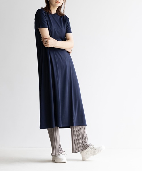 GeeRA（ジーラ）の「接触冷感♪フレアーシルエットロング半袖Tシャツワンピース（ワンピース・レディース・レッド/ブラック/ベージュ/カーキ/ネイビー/グリーン/モカ・LARGE/X-LARGE/SMALL/MEDIUM/XX-LARGE）」の6枚目の写真