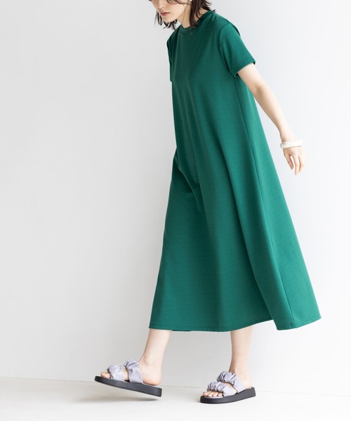 GeeRA（ジーラ）の「接触冷感♪フレアーシルエットロング半袖Tシャツワンピース（ワンピース・レディース・レッド/ブラック/ベージュ/カーキ/ネイビー/グリーン/モカ・LARGE/X-LARGE/SMALL/MEDIUM/XX-LARGE）」の5枚目の写真