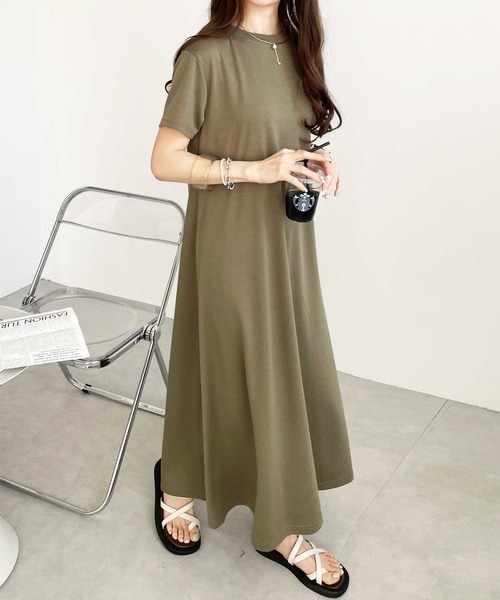 GeeRA（ジーラ）の「接触冷感♪フレアーシルエットロング半袖Tシャツワンピース（ワンピース・レディース・レッド/ブラック/ベージュ/カーキ/ネイビー/グリーン/モカ・LARGE/X-LARGE/SMALL/MEDIUM/XX-LARGE）」の14枚目の写真