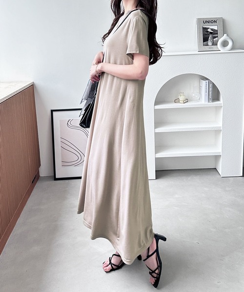 GeeRA（ジーラ）の「接触冷感♪フレアーシルエットロング半袖Tシャツワンピース（ワンピース・レディース・レッド/ブラック/ベージュ/カーキ/ネイビー/グリーン/モカ・LARGE/X-LARGE/SMALL/MEDIUM/XX-LARGE）」の10枚目の写真