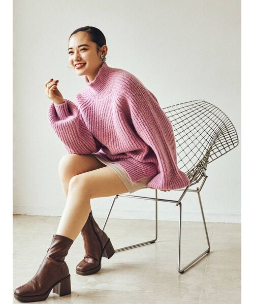 MURUA（ムルーア）の「ハイネックボリュームニット（ニット/セーター・レディース・アイボリー/ピンク/イエロー/ブルー・FREE）」の8枚目の写真