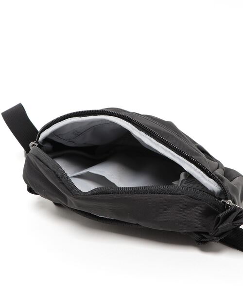 Arc'teryx バッグ ARC'TERYX ミニ ショルダーバッグ MAKA1 ブラック - 【Lifeit
