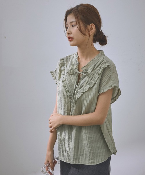vis-`a-vis（ビサビ）の「【WEB限定】フリルピンタックフレンチスリーブブラウス（シャツ/ブラウス・レディース・ブラック/オリーブ/キナリ・FREE）」の3枚目の写真