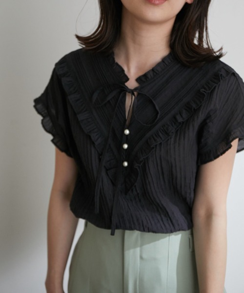 vis-`a-vis（ビサビ）の「【WEB限定】フリルピンタックフレンチスリーブブラウス（シャツ/ブラウス・レディース・ブラック/オリーブ/キナリ・FREE）」の2枚目の写真