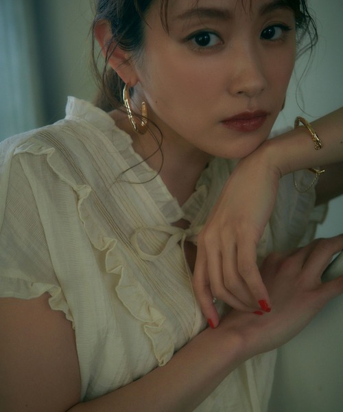 vis-`a-vis（ビサビ）の「【WEB限定】フリルピンタックフレンチスリーブブラウス（シャツ/ブラウス・レディース・ブラック/オリーブ/キナリ・FREE）」の16枚目の写真