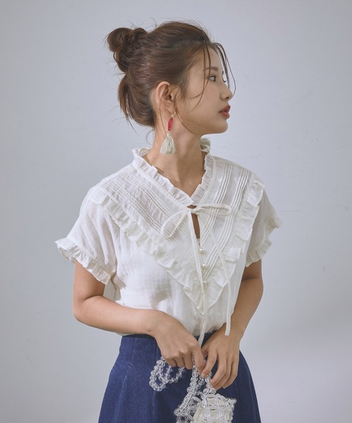 vis-`a-vis（ビサビ）の「【WEB限定】フリルピンタックフレンチスリーブブラウス（シャツ/ブラウス・レディース・ブラック/オリーブ/キナリ・FREE）」の6枚目の写真