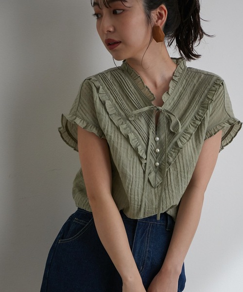 vis-`a-vis（ビサビ）の「【WEB限定】フリルピンタックフレンチスリーブブラウス（シャツ/ブラウス・レディース・ブラック/オリーブ/キナリ・FREE）」の15枚目の写真