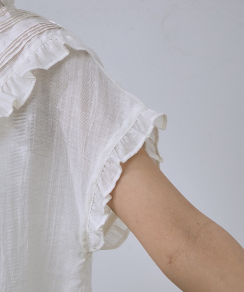 vis-`a-vis（ビサビ）の「【WEB限定】フリルピンタックフレンチスリーブブラウス（シャツ/ブラウス・レディース・ブラック/オリーブ/キナリ・FREE）」の12枚目の写真