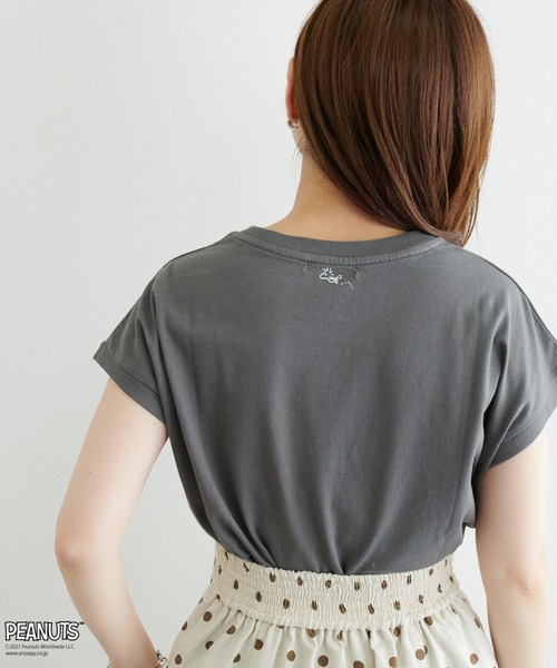 natural couture(ナチュラルクチュール)の「Snoopyコラボ バイオウォッシュフレンチスリーブT(Tシャツ/カットソー・レディース・イエロー/ブルー/アイボリー/スミクロ・FREE)」の13枚目の写真