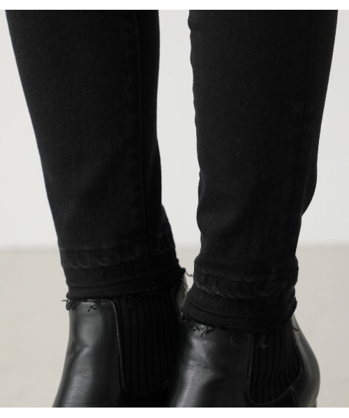 AZUL by moussy（アズールバイマウジー）の「REPAIR DENIM SKINNY / リペアスキニーデニム（デニムパンツ・レディース・ブラック/ブルー/ダークブルー・SMALL/MEDIUM/X-LARGE/X-SMALL/XX-SMALL/LARGE）」の8枚目の写真