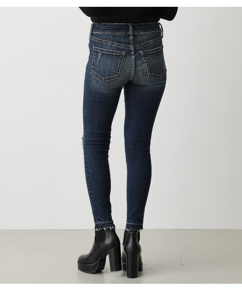 AZUL by moussy（アズールバイマウジー）の「REPAIR DENIM SKINNY / リペアスキニーデニム（デニムパンツ・レディース・ブラック/ブルー/ダークブルー・SMALL/MEDIUM/X-LARGE/X-SMALL/XX-SMALL/LARGE）」の13枚目の写真