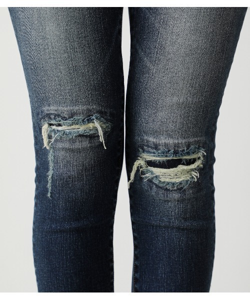 AZUL by moussy（アズールバイマウジー）の「REPAIR DENIM SKINNY / リペアスキニーデニム（デニムパンツ・レディース・ブラック/ブルー/ダークブルー・SMALL/MEDIUM/X-LARGE/X-SMALL/XX-SMALL/LARGE）」の14枚目の写真