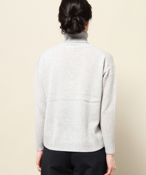 SHARE PARK（シェアパーク）の「タートルネックニット（ニット/セーター・レディース・ホワイト系/グレー系・1）」の4枚目の写真