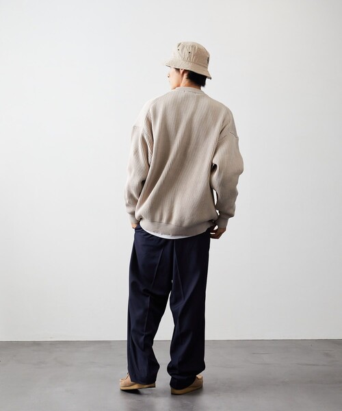 FREAK'S STORE（フリークスストア）の「【リサイクルポリエステル使用】畔編み クルーネックニット（ニット/セーター・メンズ・ホワイト/ブラック/ベージュ/ネイビー/ピンク/イエロー/ブルー/モスグリーン/オレンジ・SMALL/MEDIUM/LARGE）」の16枚目の写真