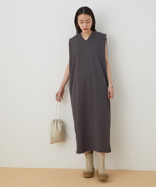 ADAM ET ROPE'（アダムエロペ）の「〈追加〉【晴雨兼用】チェルシーブーツ（ブーツ・レディース・ブラック/ベージュ・38/39/36/37）」の4枚目の写真