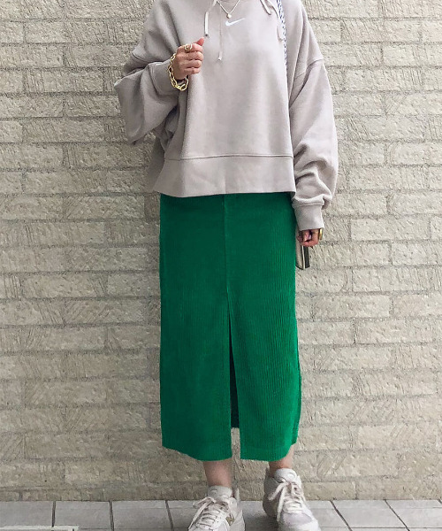 ISOOK(アイスー)の「Corduroy slit skirt / コーデュロイスリットスカート(nana select)(スカート・レディース・ブラウン/グリーン・FREE)」の8枚目の写真