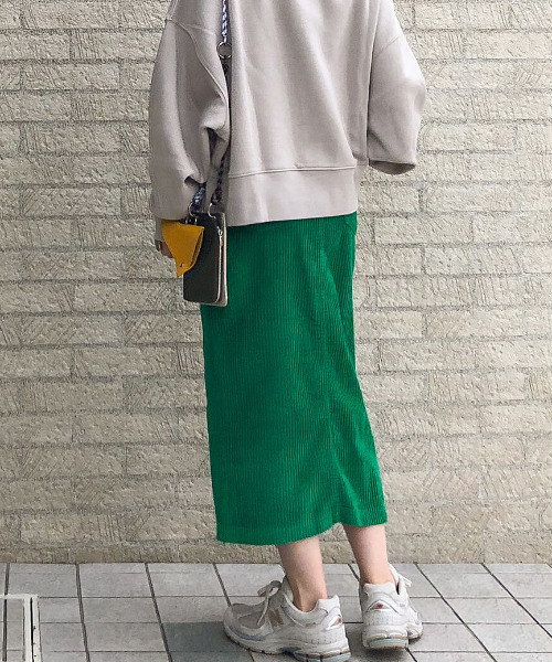 ISOOK(アイスー)の「Corduroy slit skirt / コーデュロイスリットスカート(nana select)(スカート・レディース・ブラウン/グリーン・FREE)」の7枚目の写真